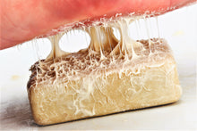 GOATS MILK & MANUKA HONEY CLEANSING BAR 100g