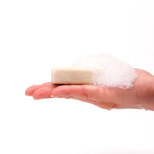 GOATS MILK & MANUKA HONEY CLEANSING BAR 100g