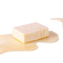 GOATS MILK & MANUKA HONEY CLEANSING BAR 100g